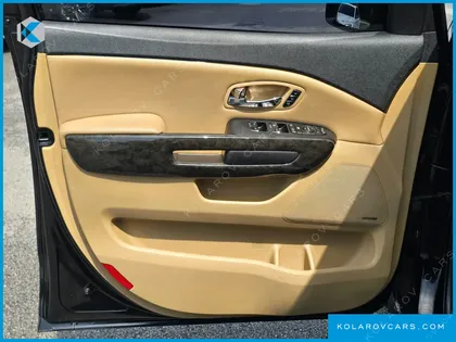 KIA CARNIVAL 7-SEATER HI-LIMOUSINE