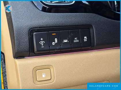 KIA CARNIVAL 7-SEATER HI-LIMOUSINE
