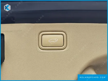 KIA CARNIVAL 7-SEATER HI-LIMOUSINE