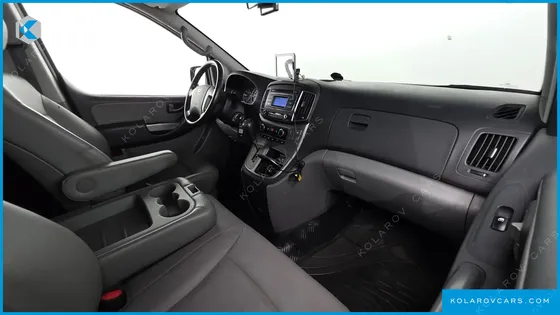HYUNDAI STAREX VAN 3-SEATER