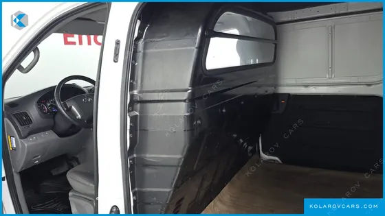 HYUNDAI STAREX VAN 3-SEATER