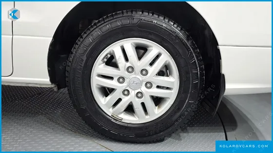 HYUNDAI STAREX VAN 3-SEATER