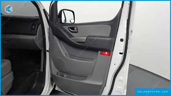 HYUNDAI STAREX VAN 3-SEATER