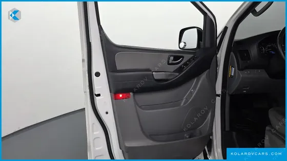 HYUNDAI STAREX VAN 3-SEATER
