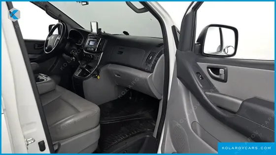HYUNDAI STAREX VAN 3-SEATER