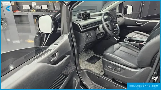 HYUNDAI STARIA CARGO 5-SEATER