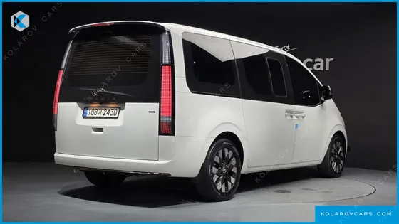 HYUNDAI STARIA 4WD LOUNGE 7-SEATER
