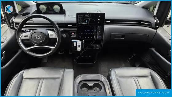 HYUNDAI STARIA 4WD LOUNGE 7-SEATER