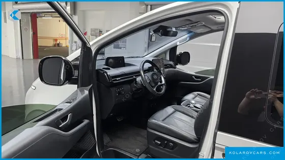 HYUNDAI STARIA 4WD LOUNGE 7-SEATER