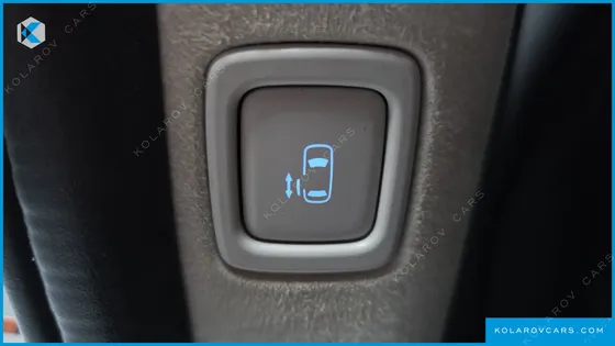 HYUNDAI STARIA 4WD LOUNGE 7-SEATER