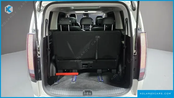 HYUNDAI STARIA 4WD LOUNGE 7-SEATER