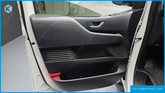 HYUNDAI STARIA 4WD LOUNGE 7-SEATER