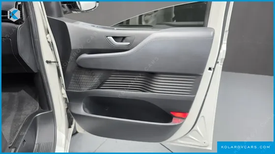 HYUNDAI STARIA 4WD LOUNGE 7-SEATER
