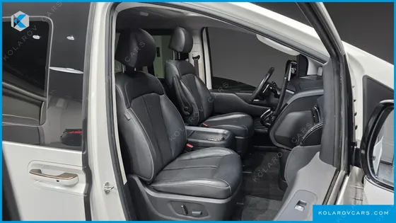 HYUNDAI STARIA 4WD LOUNGE 7-SEATER