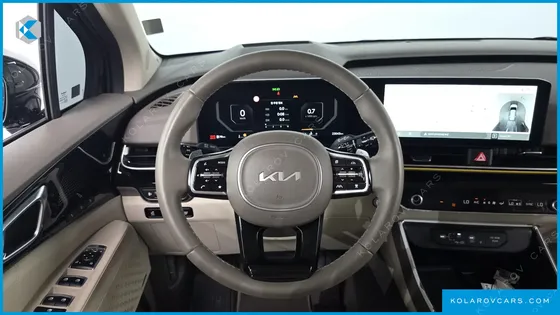 KIA CARNIVAL GASOLINE 7-SEATER HI LIMOUSINE