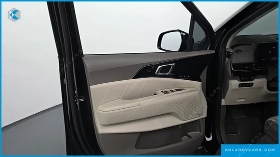 KIA CARNIVAL GASOLINE 7-SEATER HI LIMOUSINE