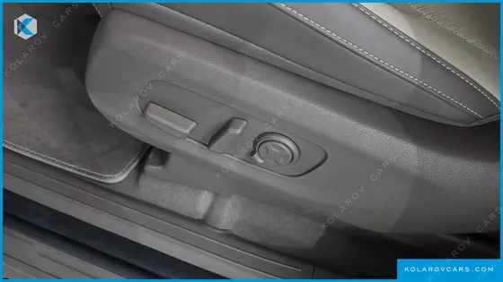 KIA CARNIVAL GASOLINE 7-SEATER HI LIMOUSINE