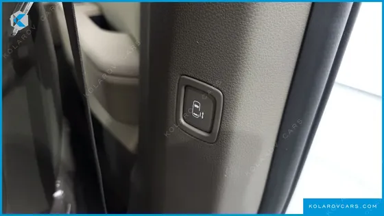 KIA CARNIVAL GASOLINE 7-SEATER HI LIMOUSINE