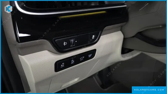 KIA CARNIVAL GASOLINE 7-SEATER HI LIMOUSINE