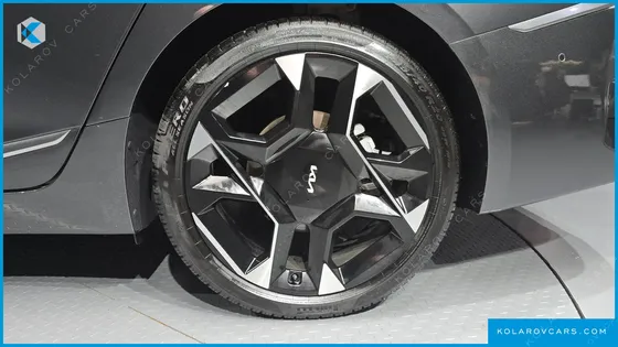 KIA K8 2.5 GASOLINE 2WD