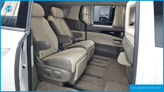 KIA CARNIVAL GASOLINE 7-SEATER HI-LIMOUSINE