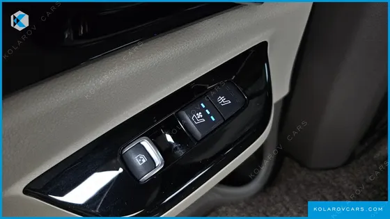 KIA CARNIVAL GASOLINE 7-SEATER HI-LIMOUSINE