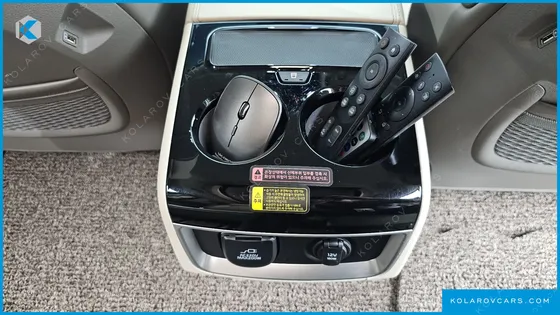 KIA CARNIVAL GASOLINE 7-SEATER HI-LIMOUSINE
