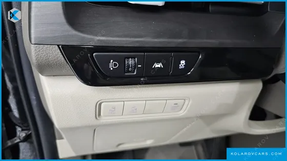 KIA CARNIVAL 9-SEATER PRESTIGE