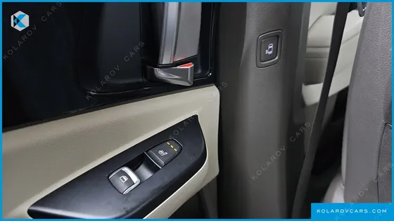 KIA CARNIVAL 9-SEATER PRESTIGE