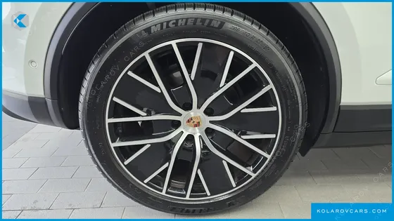PORSCHE MACAN BASE 4