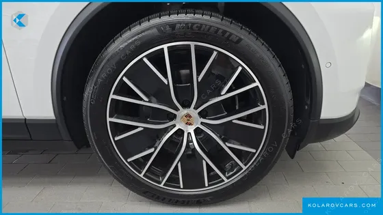 PORSCHE MACAN BASE 4