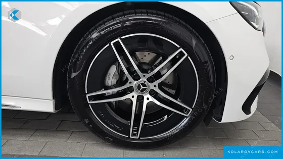 MERCEDES E-CLASS E300 4MATIC AMG LINE