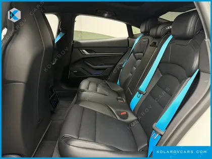 PORSCHE TAYCAN BASE