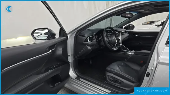 TOYOTA CAMRY 2.5 XLE HYBRID