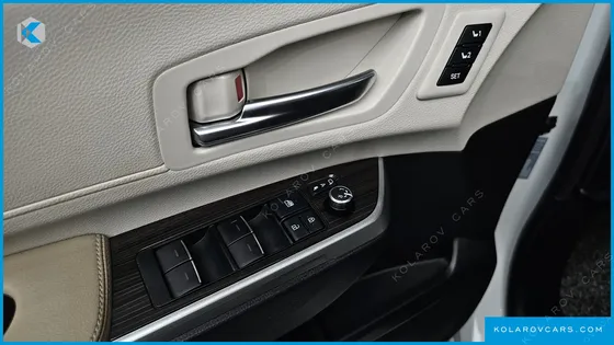 TOYOTA SIENNA 2.5 HYBRID AWD