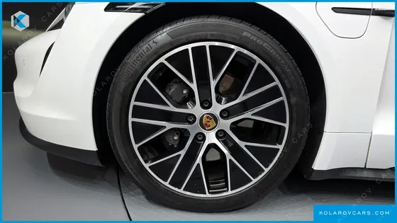 PORSCHE TAYCAN BASE
