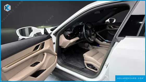PORSCHE TAYCAN BASE