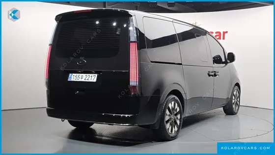 HYUNDAI STARIA LOUNGE 7-SEATER