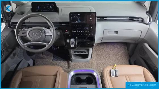 HYUNDAI STARIA LOUNGE 7-SEATER