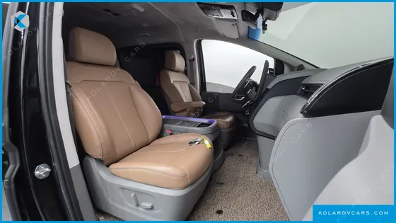 HYUNDAI STARIA LOUNGE 7-SEATER