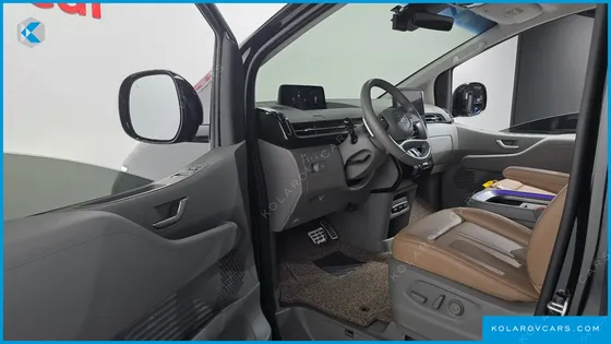 HYUNDAI STARIA LOUNGE 7-SEATER