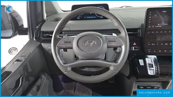 HYUNDAI STARIA LOUNGE 7-SEATER