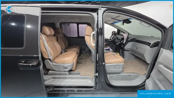 HYUNDAI STARIA LOUNGE 7-SEATER