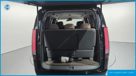 HYUNDAI STARIA LOUNGE 7-SEATER