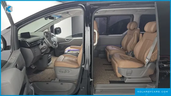 HYUNDAI STARIA LOUNGE 7-SEATER