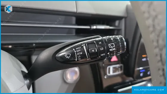 HYUNDAI STARIA LOUNGE 7-SEATER