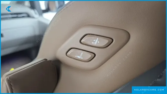HYUNDAI STARIA LOUNGE 7-SEATER