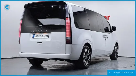 HYUNDAI STARIA HEV 1.6 LOUNGE 9-SEATER