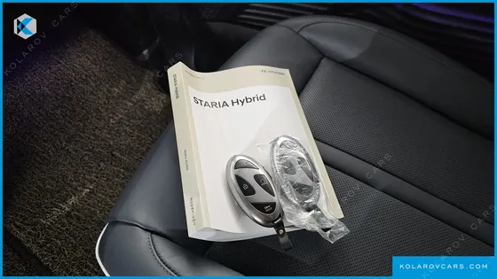 HYUNDAI STARIA HEV 1.6 LOUNGE 9-SEATER