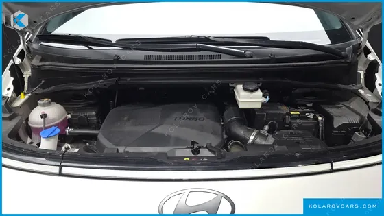 HYUNDAI STARIA LOUNGE 9-SEATER